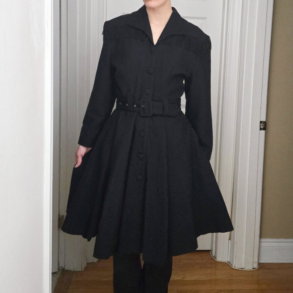 Gorgeous Elegant Vintage Black wool Coat